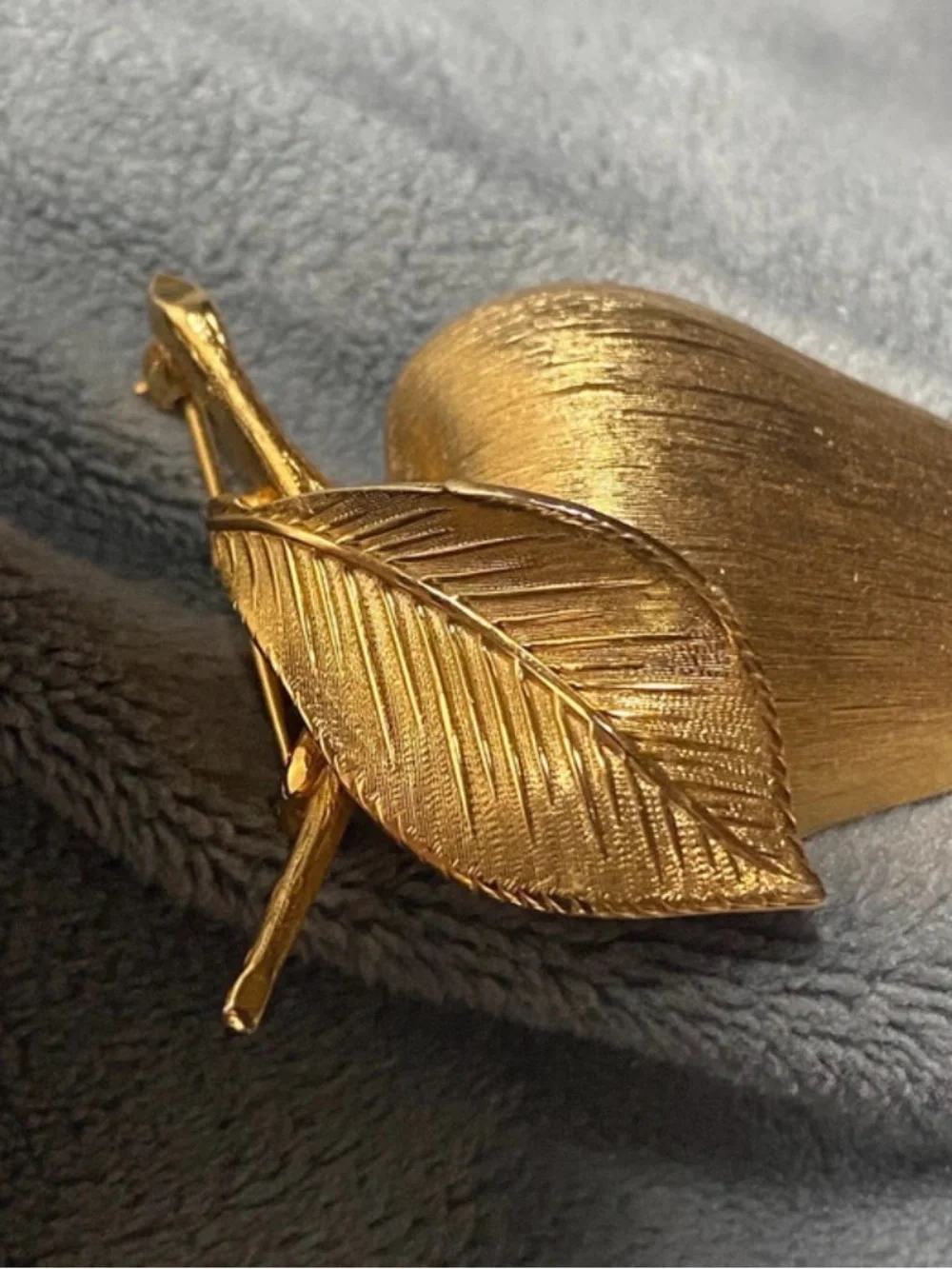 Giovanni Apple Brooch Goldtone #500